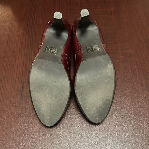 Deep Red Heel - Picture 3 of 3
